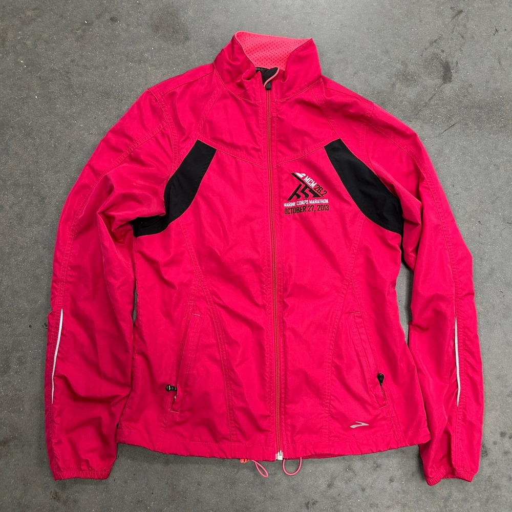 Brooks Marine Corps Marathon 2013 Running Jacket Womens Small Pink Full Zip MCM